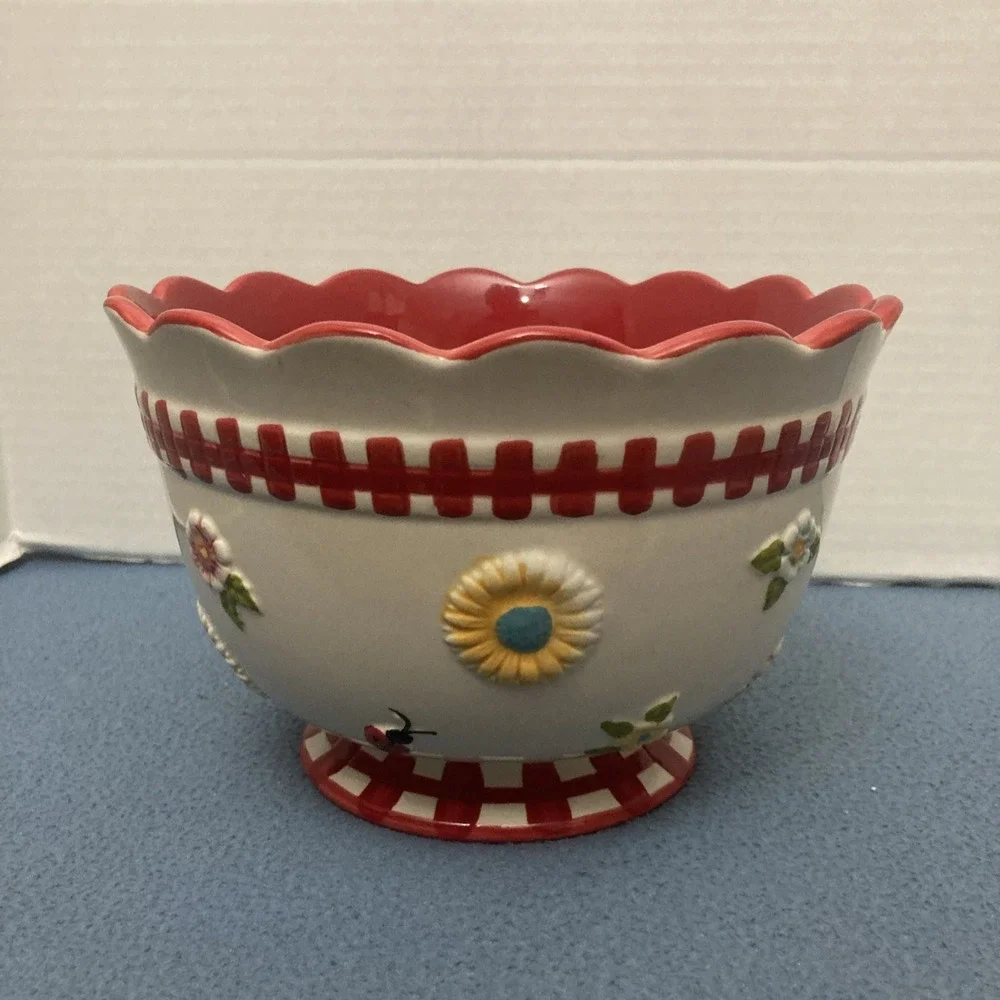 HTF Temp-tations by Tara Gingham Garden Red 2.0 QT Pedestal Mixing Bowl
